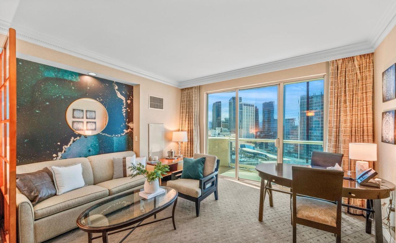 Balcony Full Strip View Suite Mgm Signature Free Valet Las Vegas Buitenkant foto