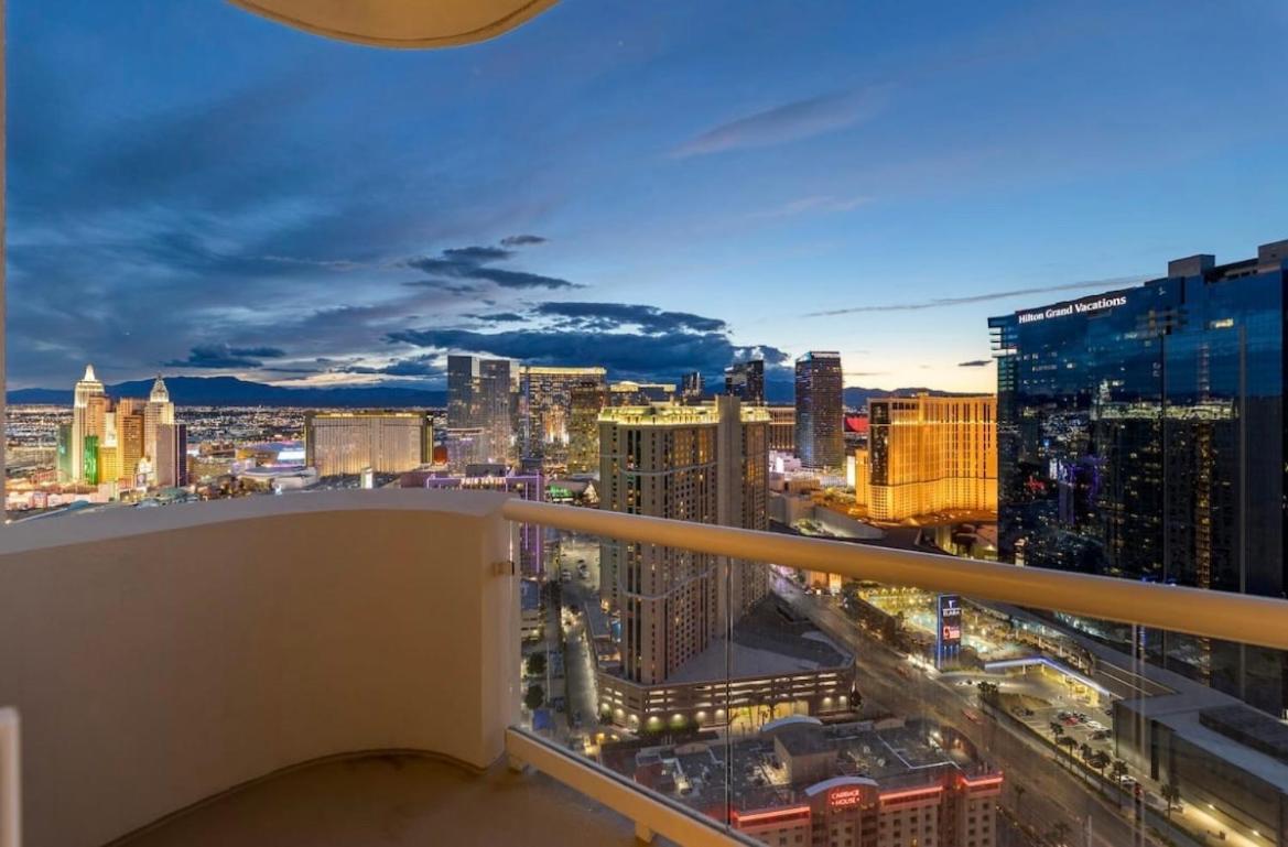 Balcony Full Strip View Suite Mgm Signature Free Valet Las Vegas Buitenkant foto